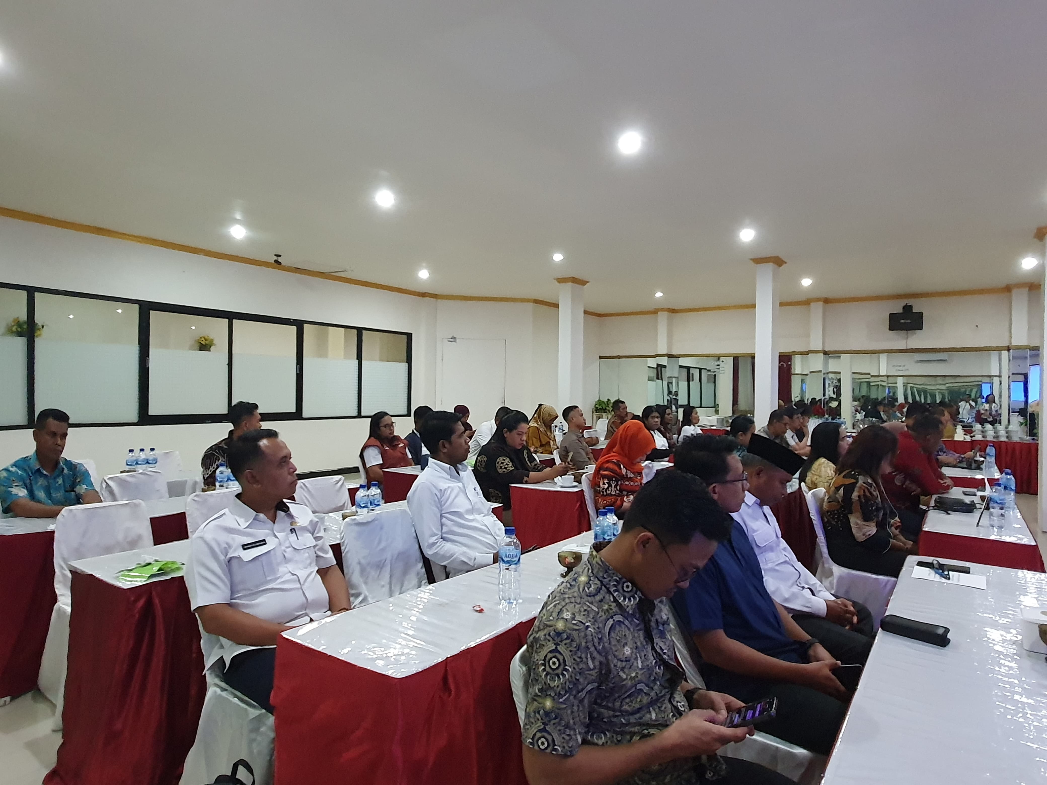 Dinas Sosial Menghadiri Rapat Koordinasi Data Terpadu Kesejahteraan Sosial Tingkat Provinsi di Hotel Kimson Maluku Tenggara