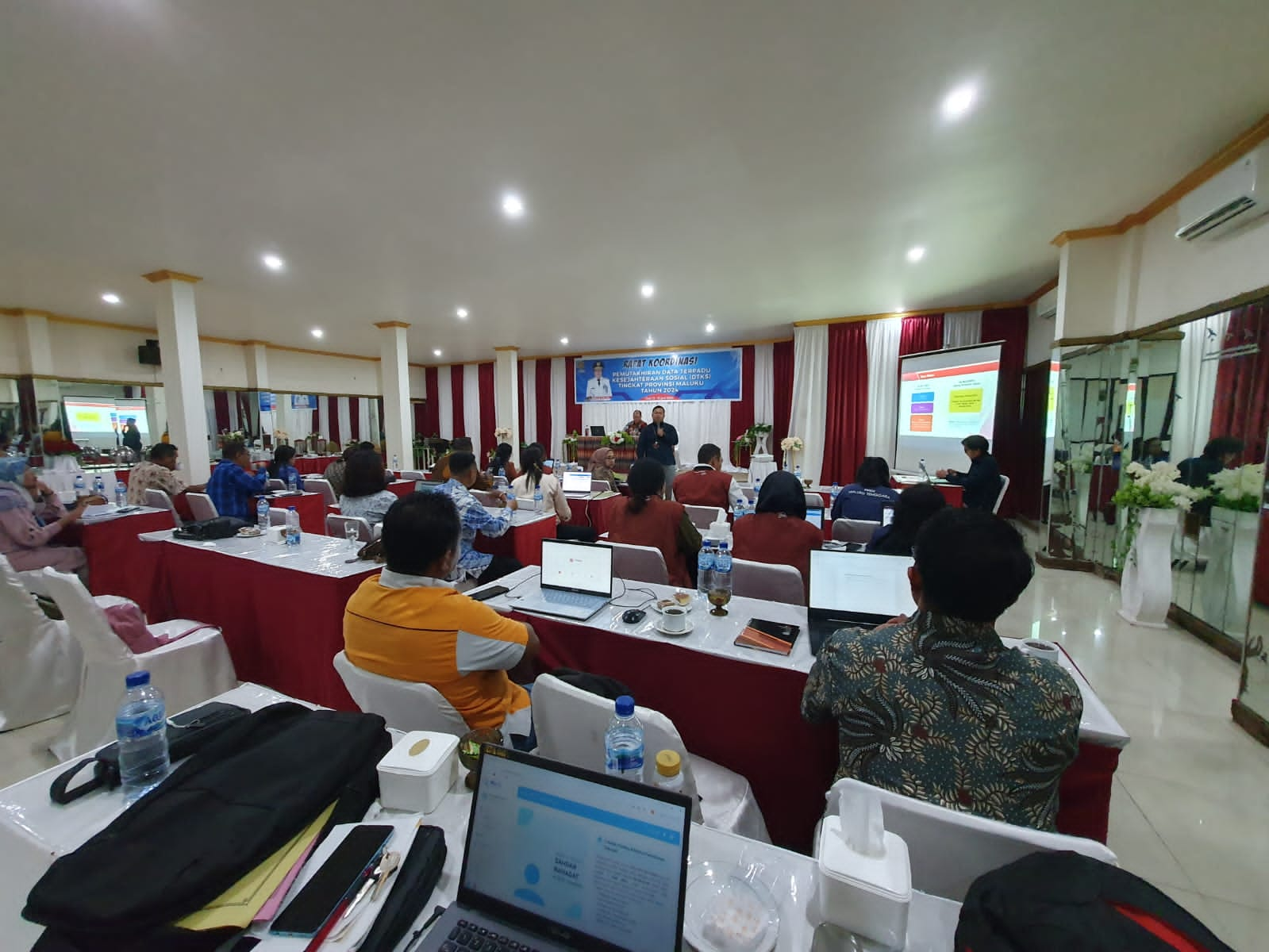 Dinas Sosial Menghadiri Rapat Koordinasi Data Terpadu Kesejahteraan Sosial Tingkat Provinsi di Hotel Kimson Maluku Tenggara