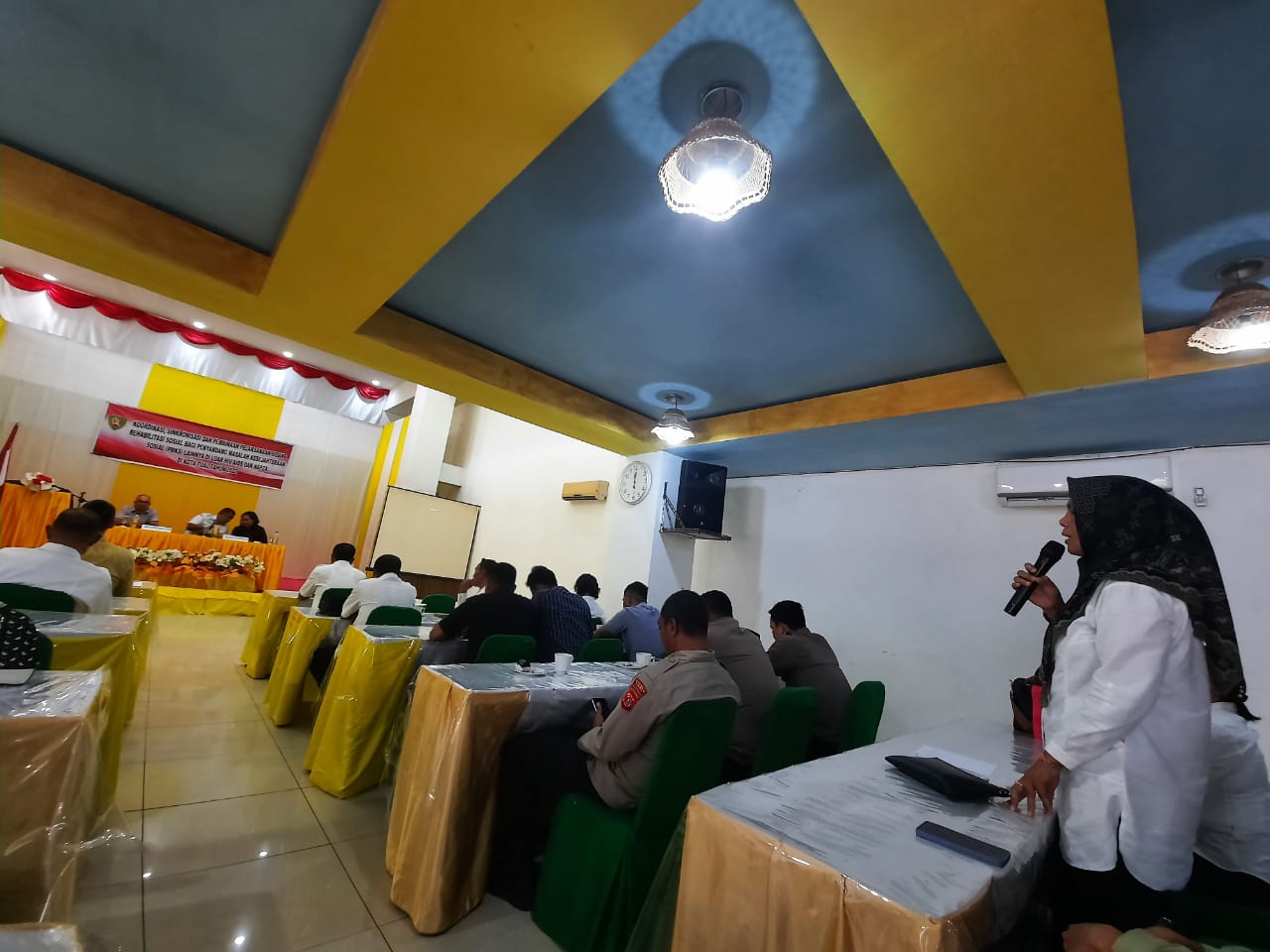 Kegiatan koordinasi sinkronisasi dan pembinaan pelaksanaan bidang rehabilitasi sosial bagi PMKS lainnya di luar HIV AIDS dan NAPZA oleh PSBR hiti-hiti hala hala Ambon di Hotel Suita kab.Maluku Tenggara